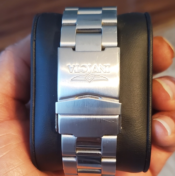 Invicta pre-owned - Picture 5 of 5